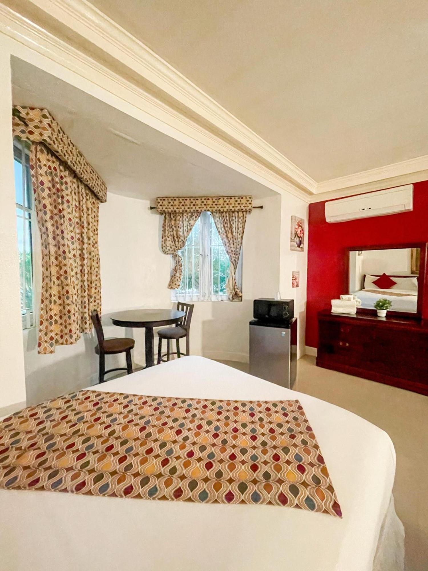 Queen Room,1665444115:JPEG